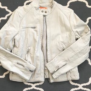 Never worn perfect condition jacket